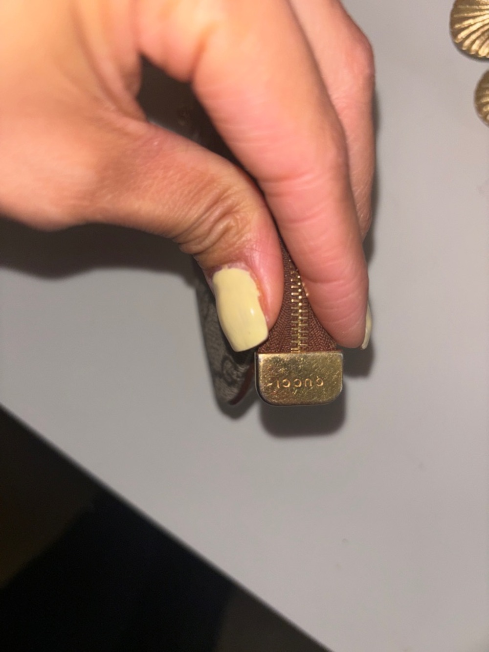 Gucci Beige Brown GG Supreme Key & Card Holder with Gold Hardware - Picture 2 of 8
